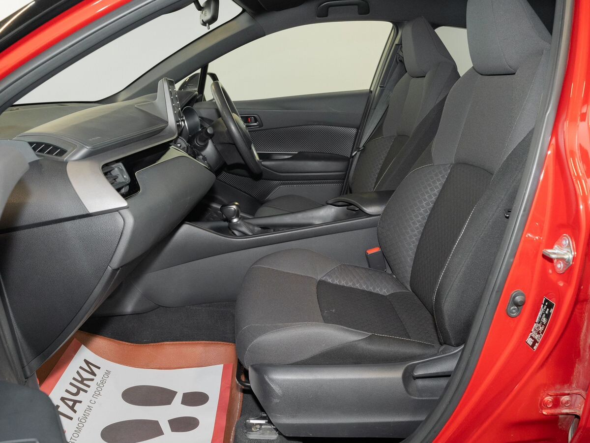 Toyota C-HR 2020 - фото автомобиля