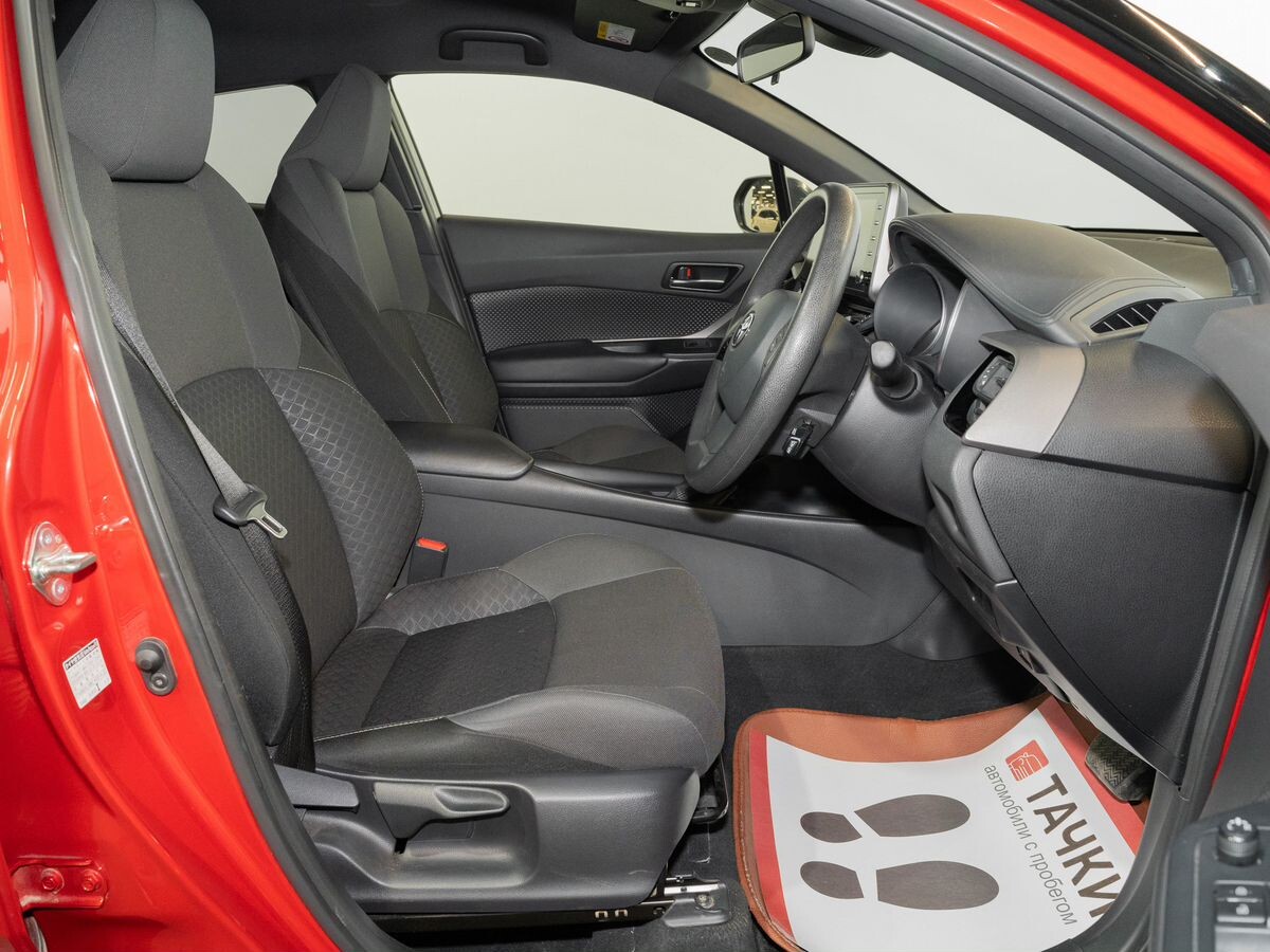 Toyota C-HR 2020 - фото автомобиля