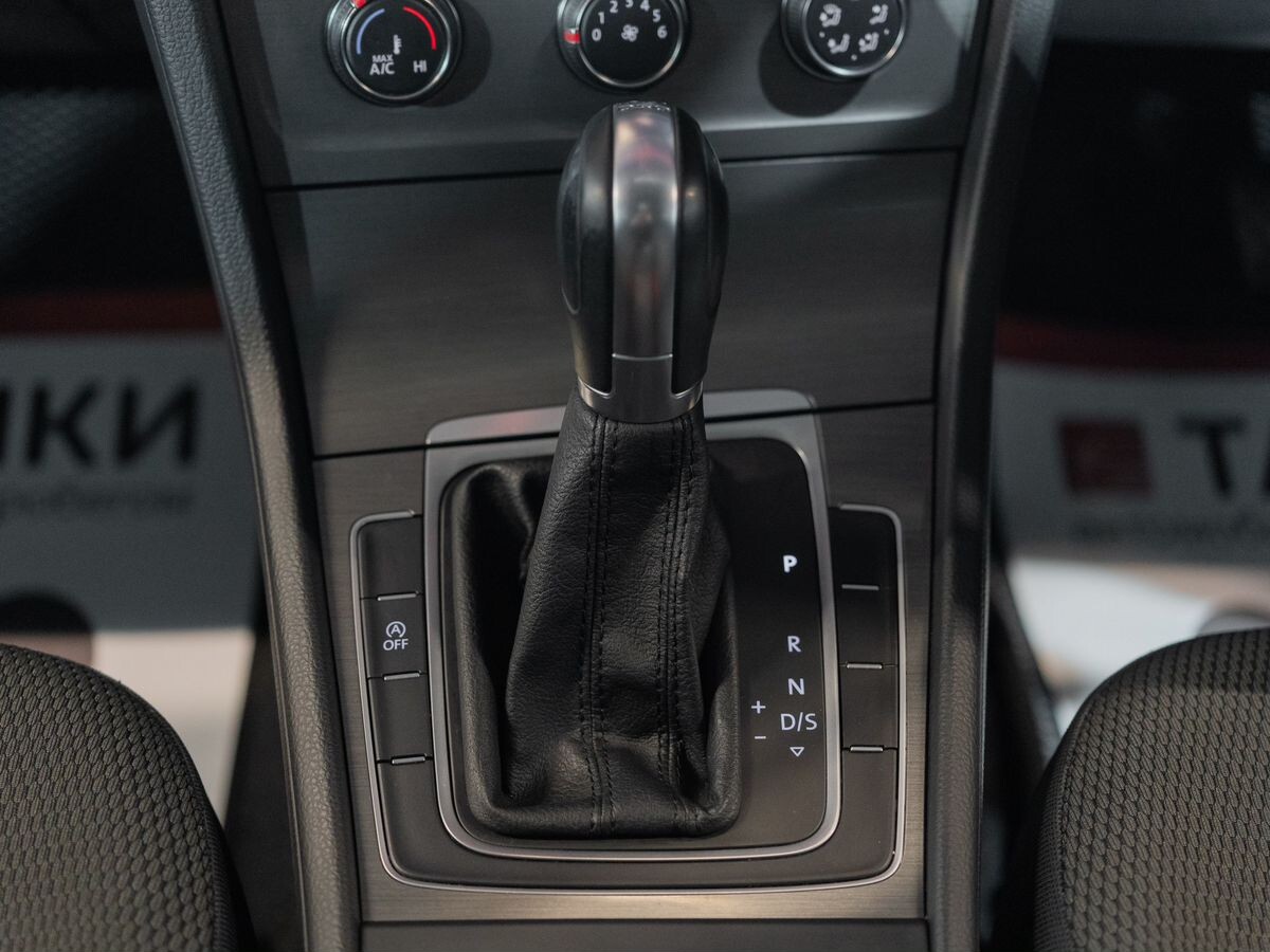 Volkswagen Golf 2013 - фото автомобиля