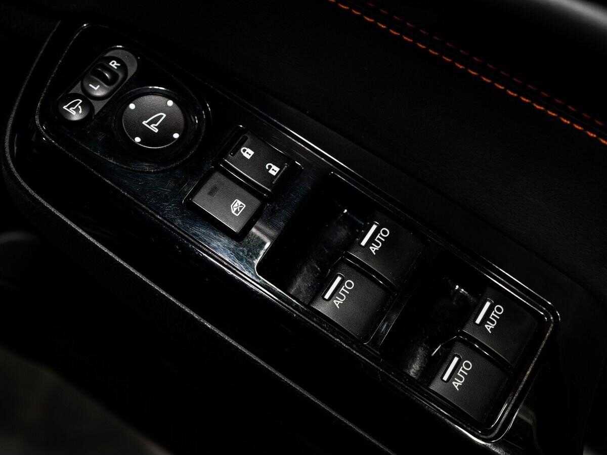 Honda Jade 2020 - фото автомобиля