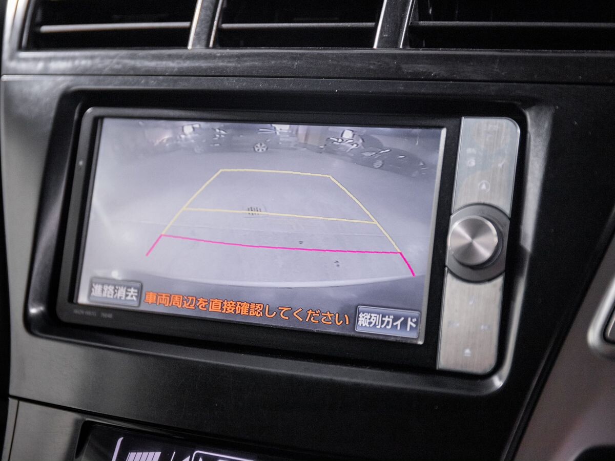 Toyota Prius Alpha 2012 - фото автомобиля