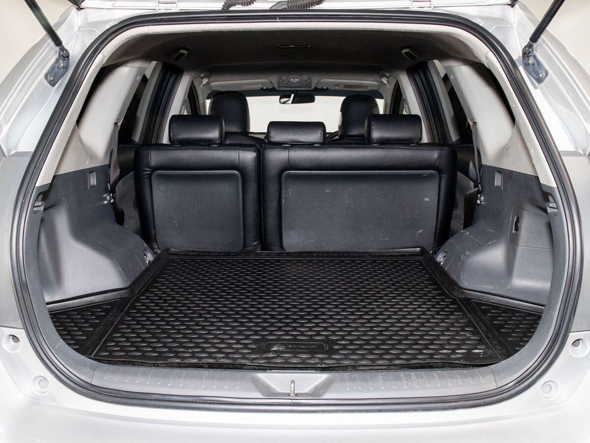 Toyota Prius Alpha 2012 - фото автомобиля