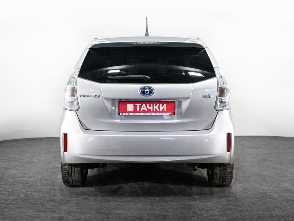 Toyota Prius Alpha 2012 - фото автомобиля