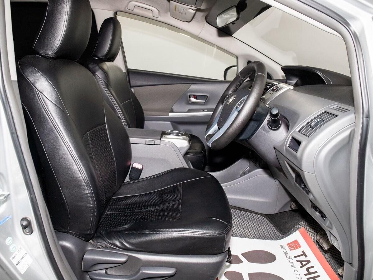 Toyota Prius Alpha 2012 - фото автомобиля