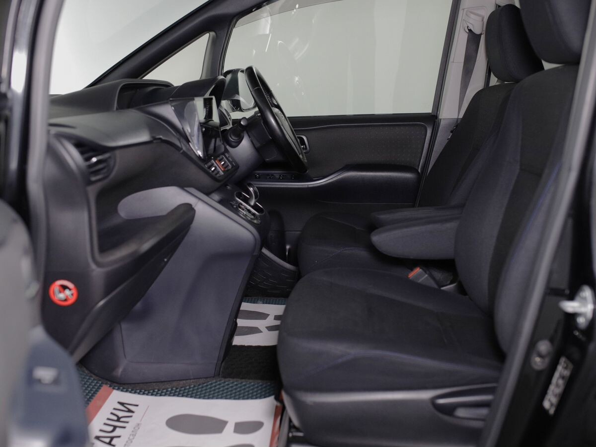 Toyota Voxy 2014 - фото автомобиля