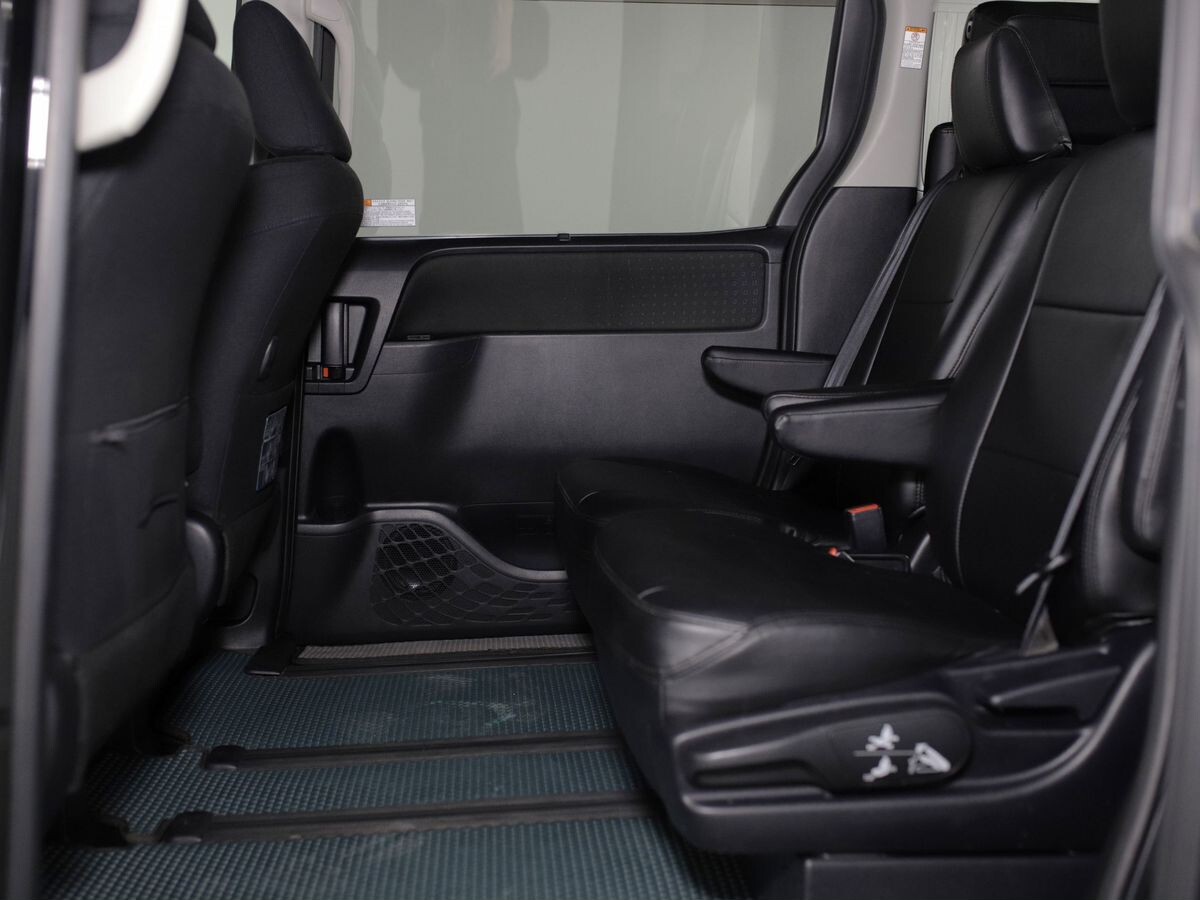 Toyota Voxy 2014 - фото автомобиля