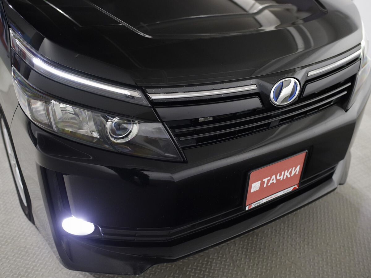 Toyota Voxy 2014 - фото автомобиля