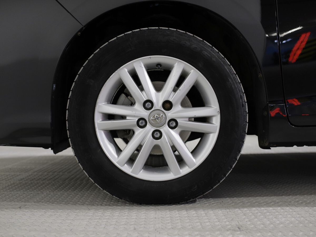 Toyota Voxy 2014 - фото автомобиля