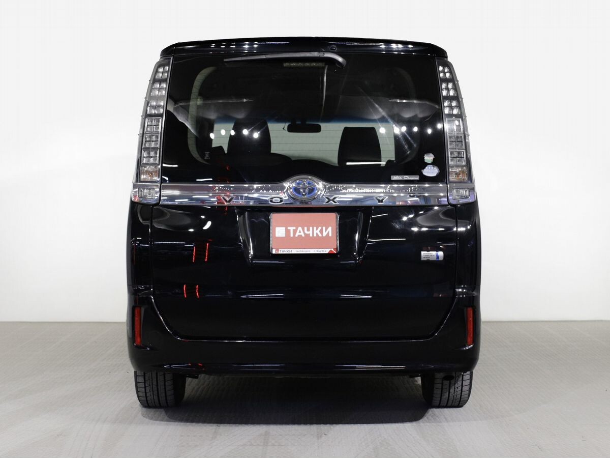 Toyota Voxy 2014 - фото автомобиля