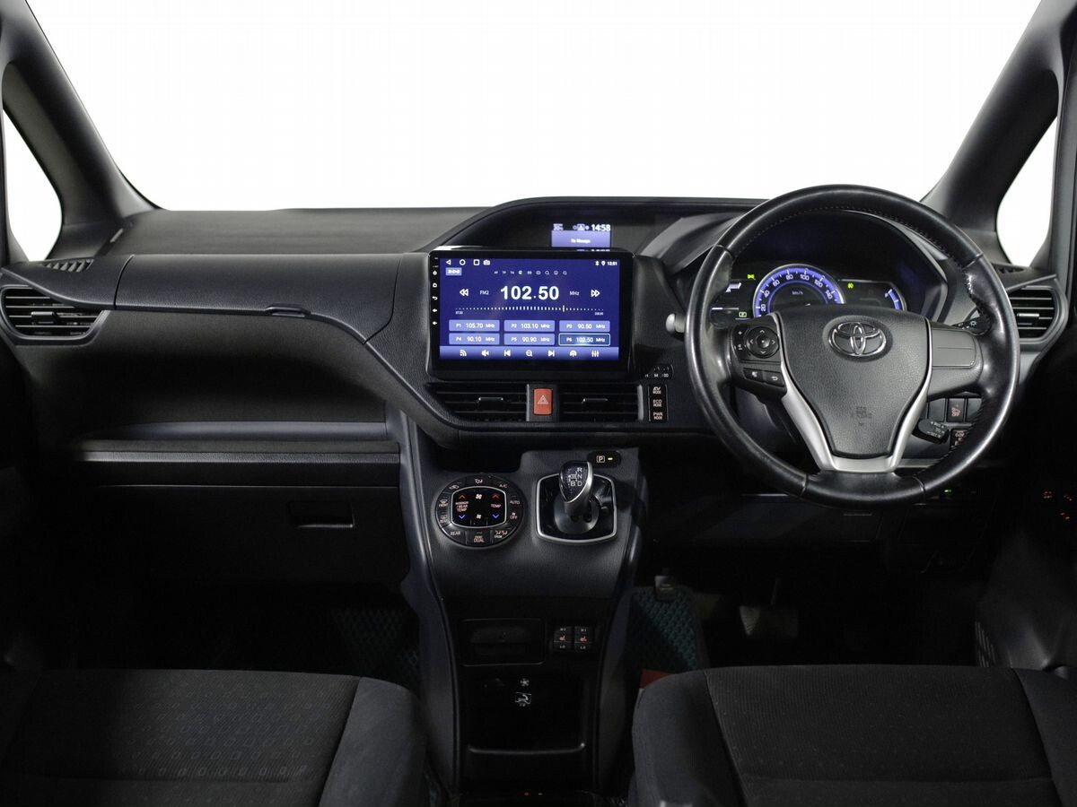 Toyota Voxy 2014 - фото автомобиля