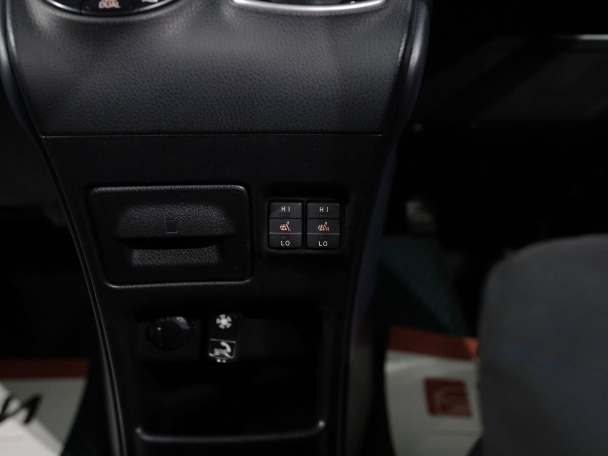 Toyota Voxy 2014 - фото автомобиля