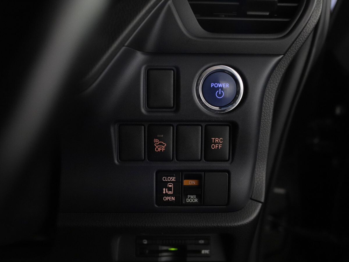 Toyota Voxy 2014 - фото автомобиля