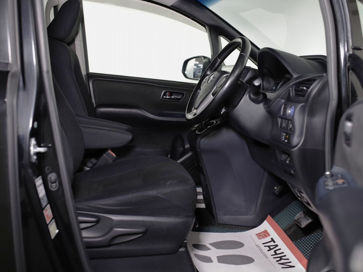 Toyota Voxy 2014 - фото автомобиля