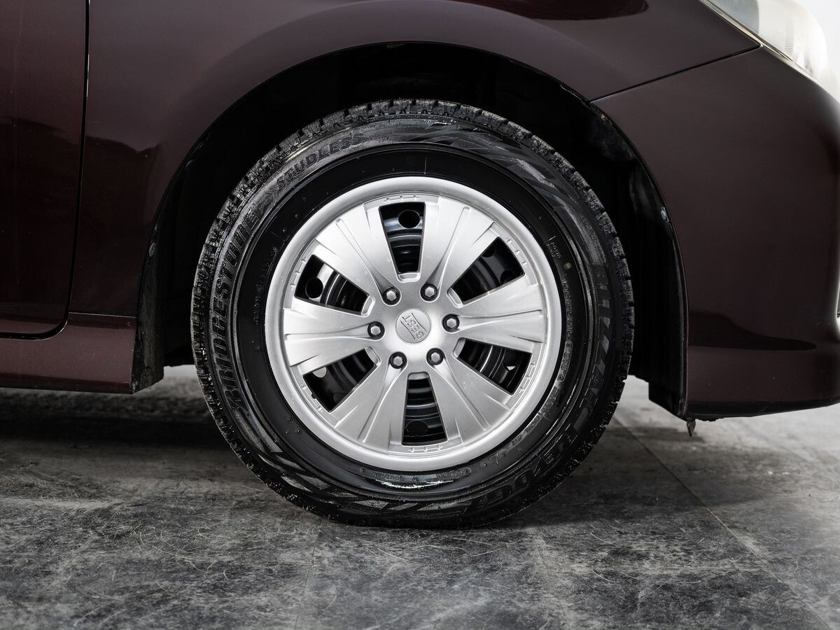 Toyota Wish 2011 - фото автомобиля