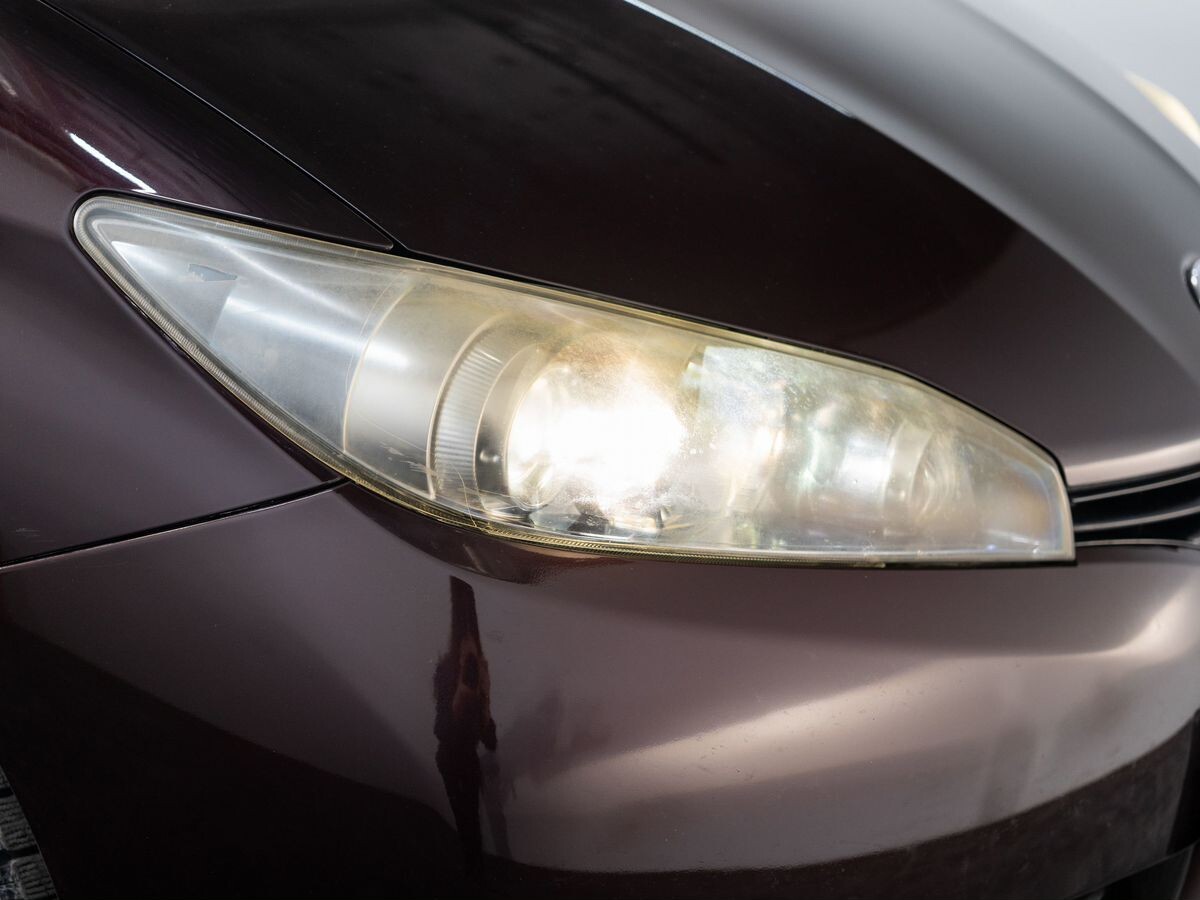 Toyota Wish 2011 - фото автомобиля