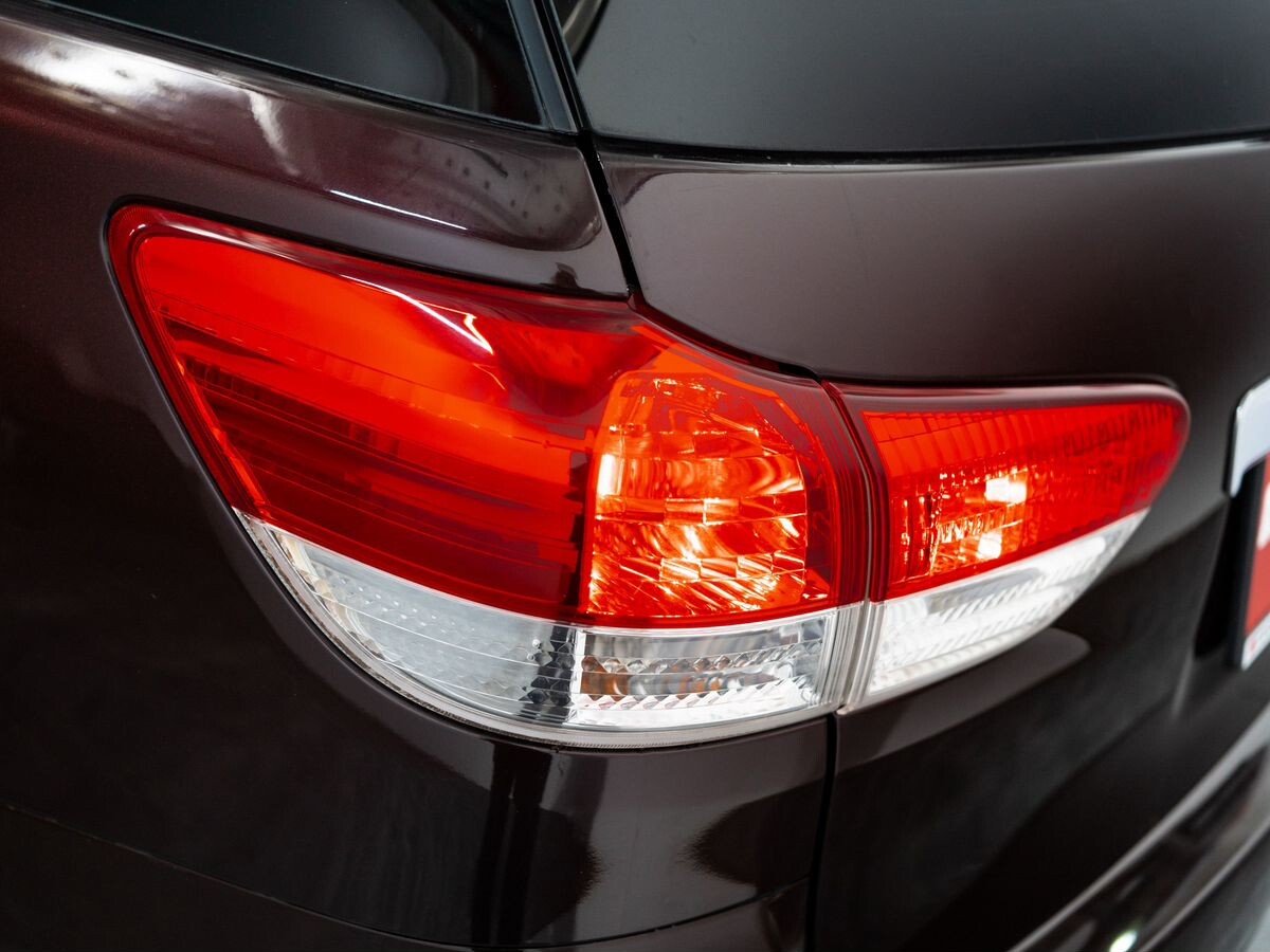 Toyota Wish 2011 - фото автомобиля