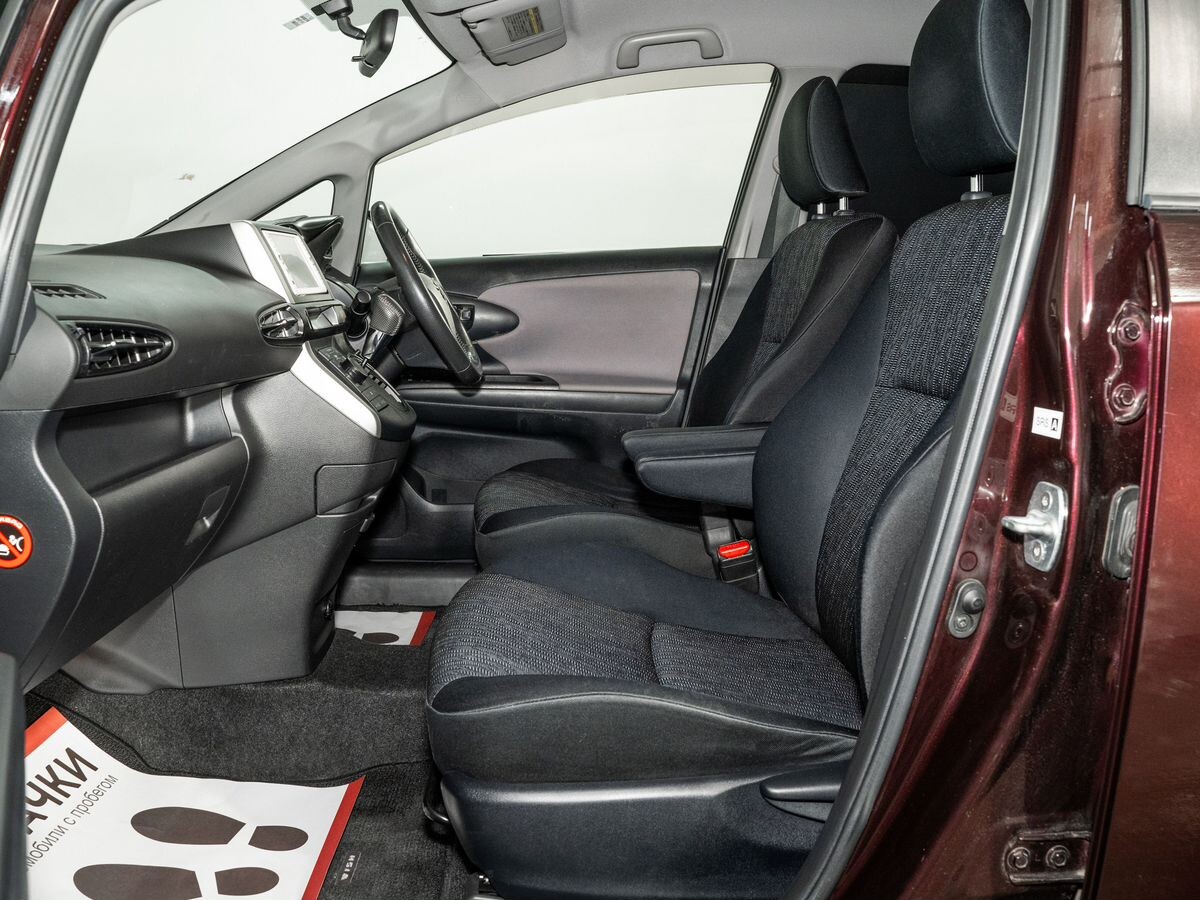 Toyota Wish 2011 - фото автомобиля