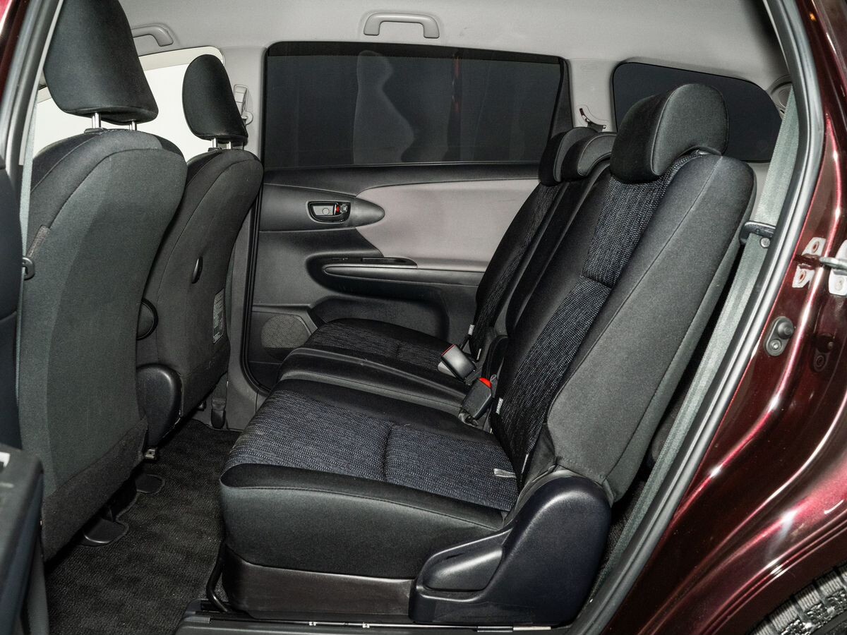 Toyota Wish 2011 - фото автомобиля