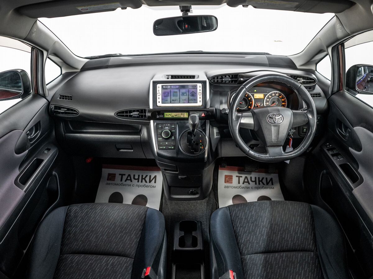 Toyota Wish 2011 - фото автомобиля