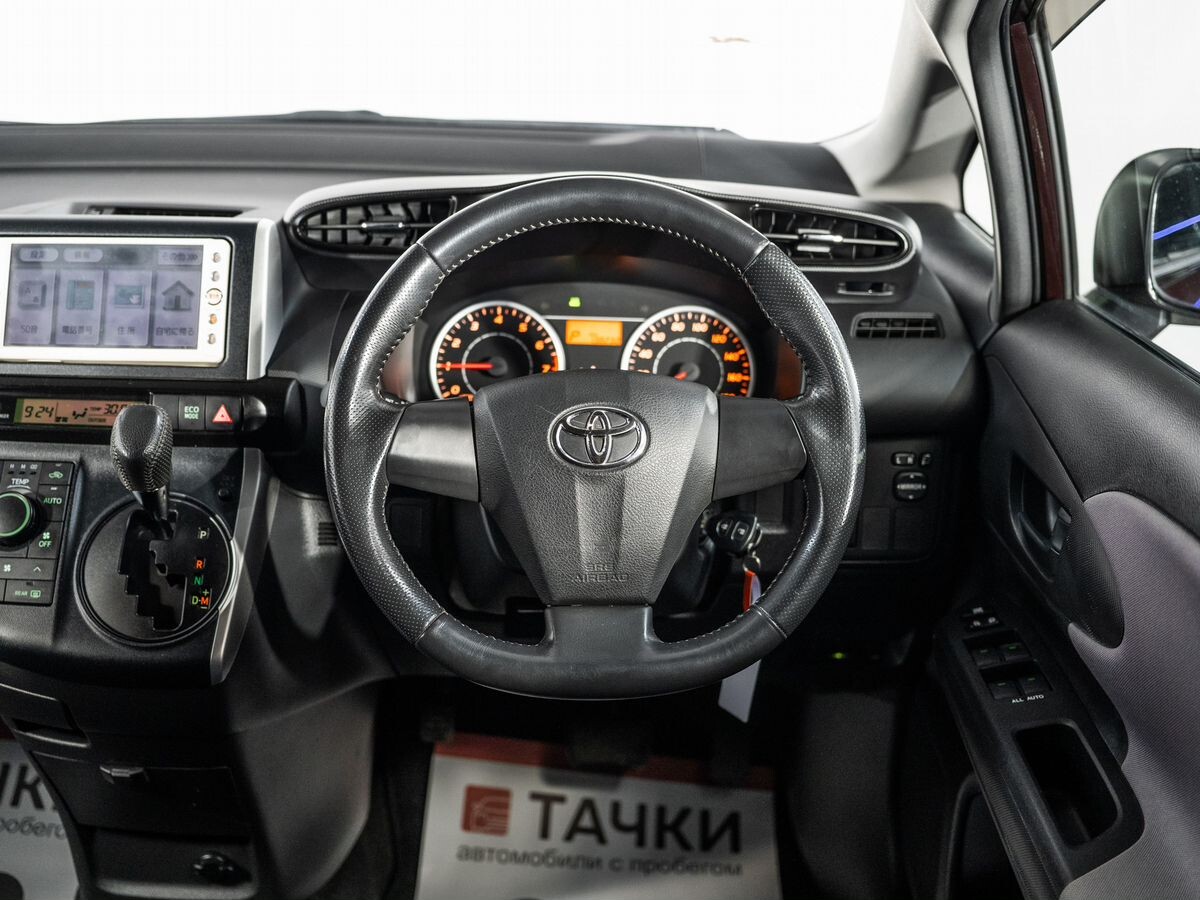 Toyota Wish 2011 - фото автомобиля