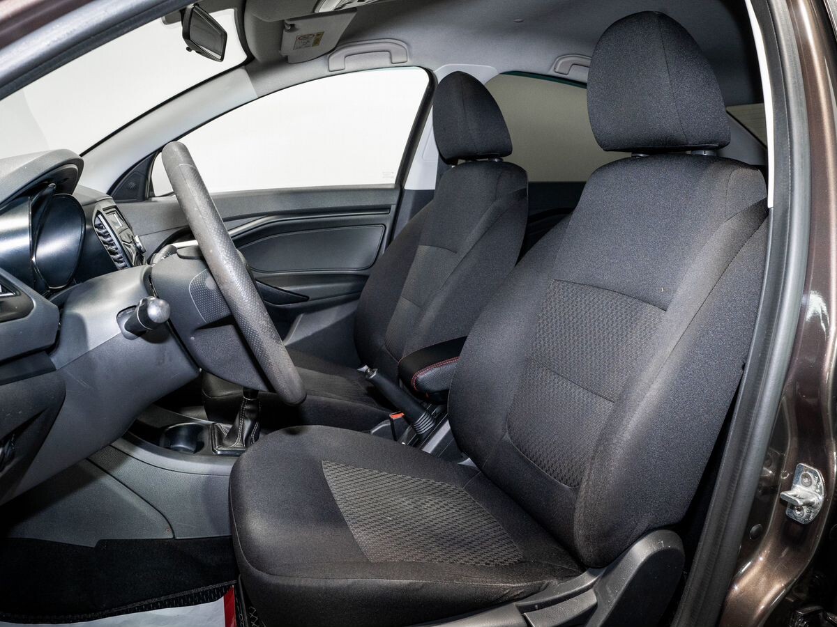 Lada (ВАЗ) Vesta 2016 - фото автомобиля