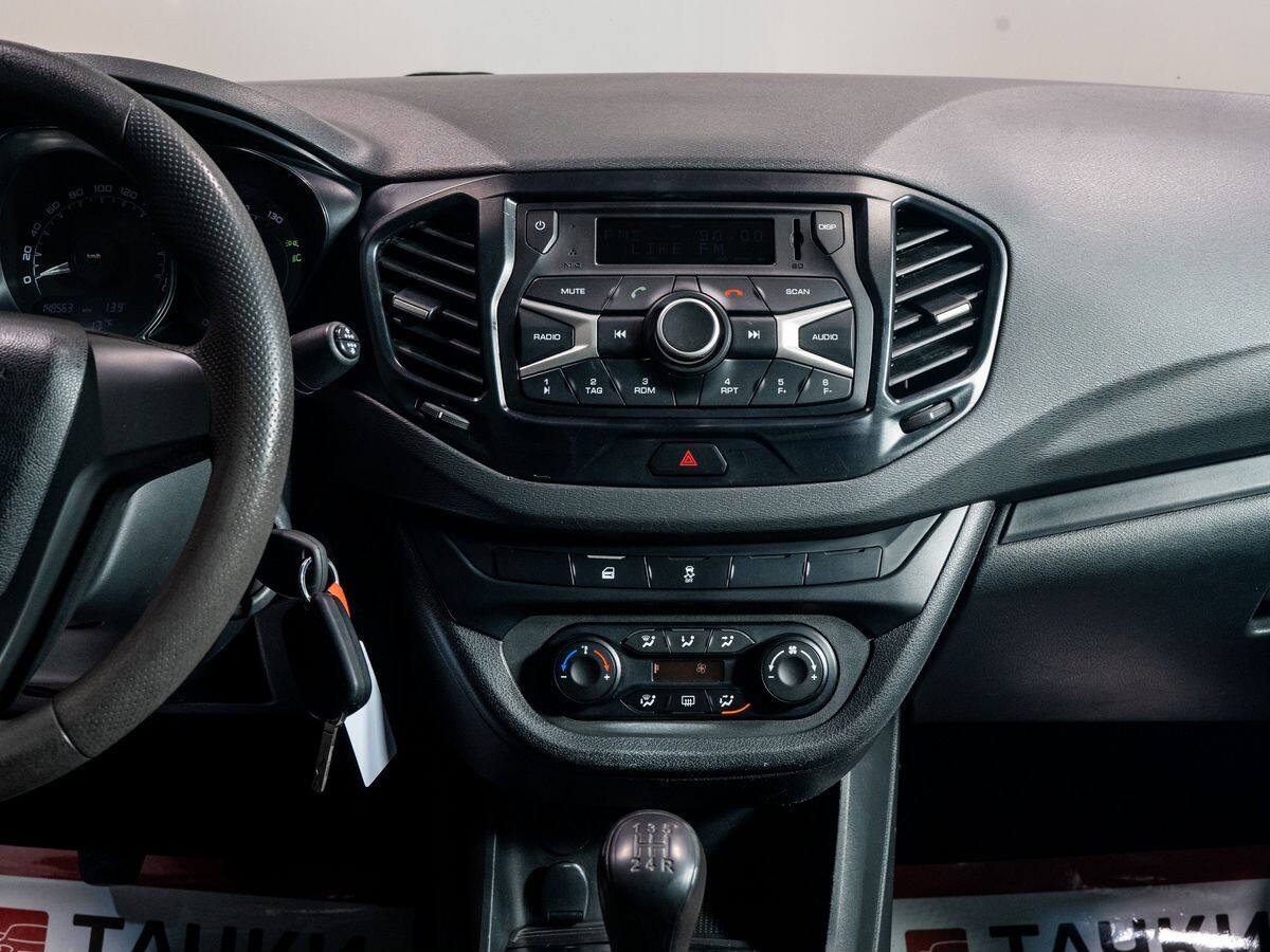 Lada (ВАЗ) Vesta 2016 - фото автомобиля