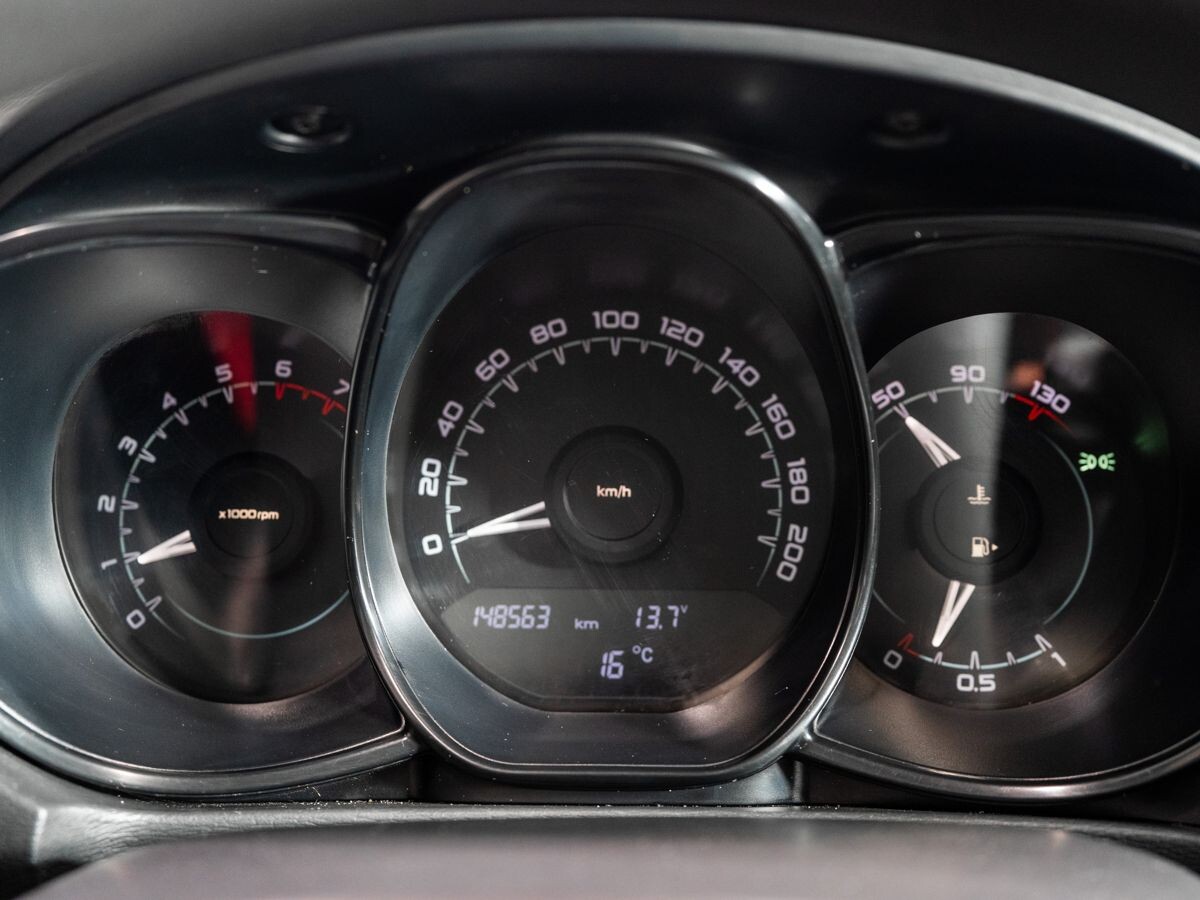 Lada (ВАЗ) Vesta 2016 - фото автомобиля