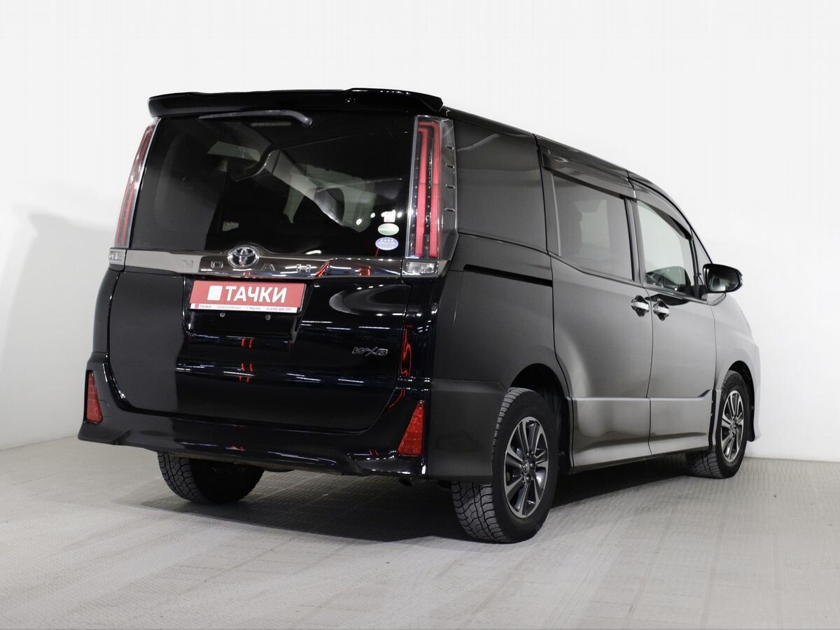 Toyota Noah 2018 - фото автомобиля