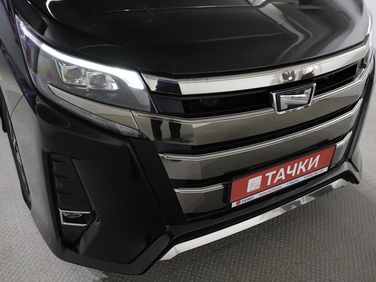 Toyota Noah 2018 - фото автомобиля