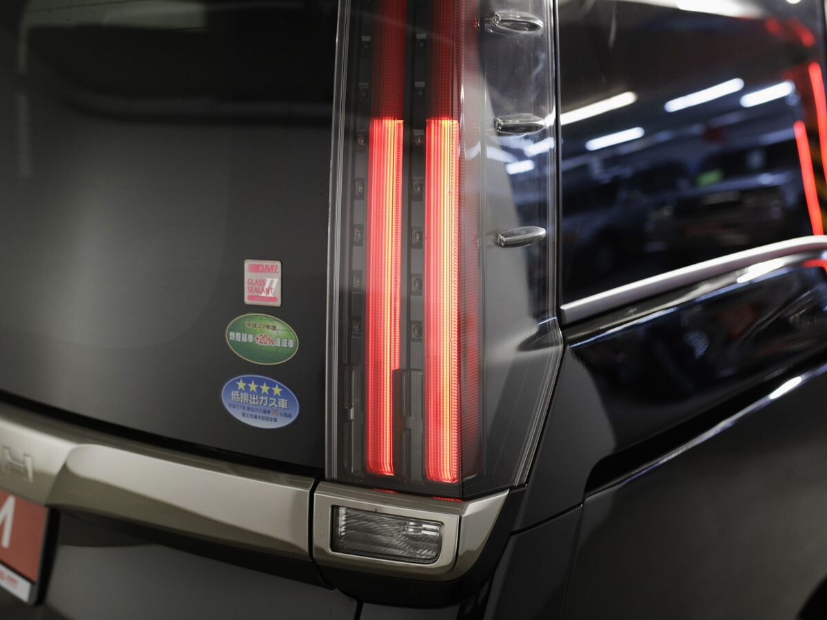 Toyota Noah 2018 - фото автомобиля