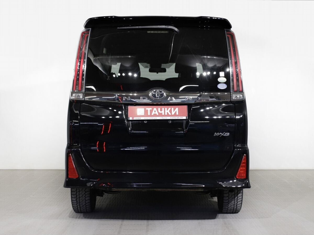 Toyota Noah 2018 - фото автомобиля