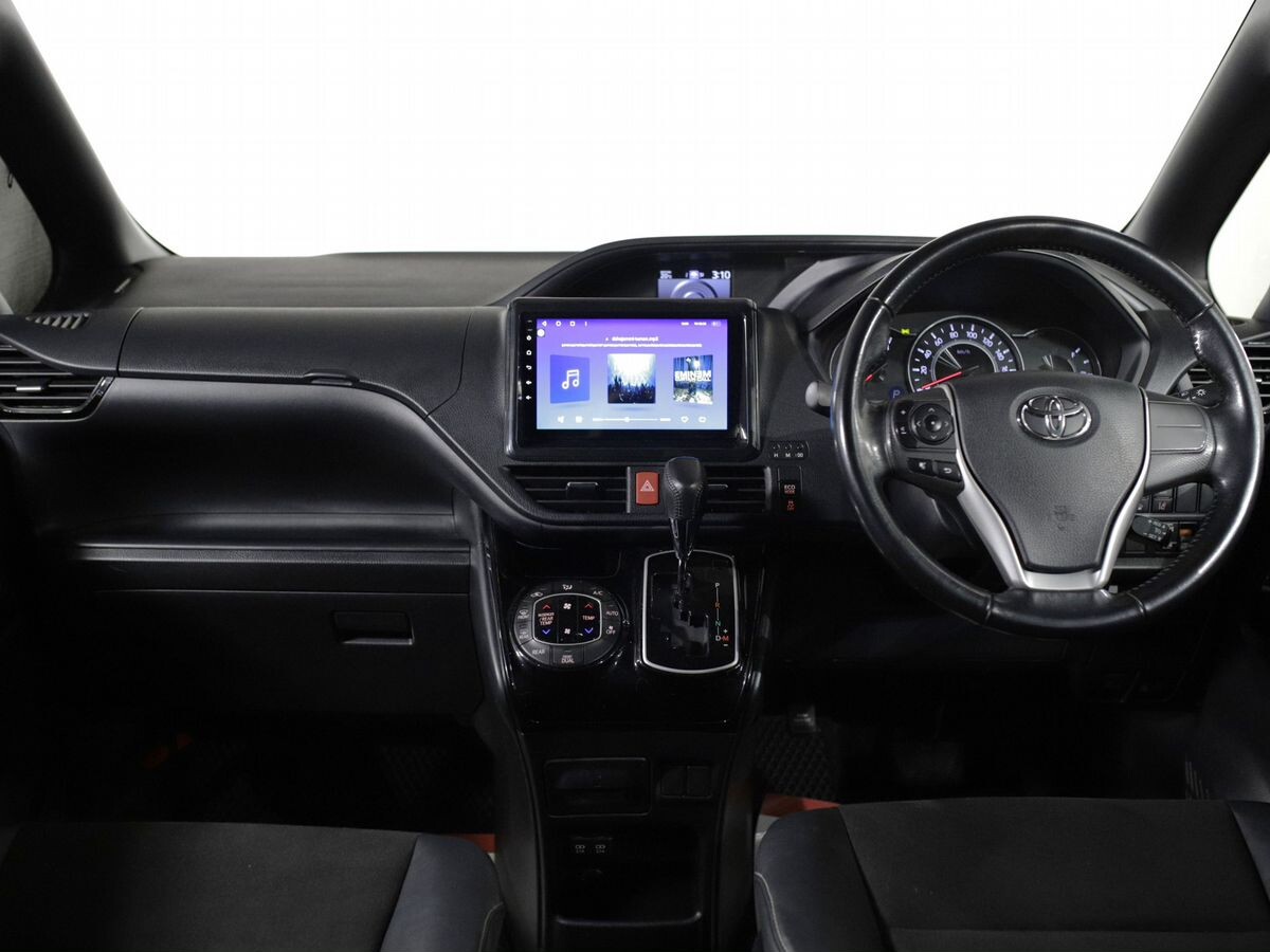 Toyota Noah 2018 - фото автомобиля