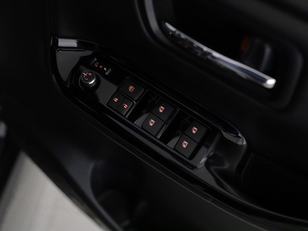 Toyota Noah 2018 - фото автомобиля