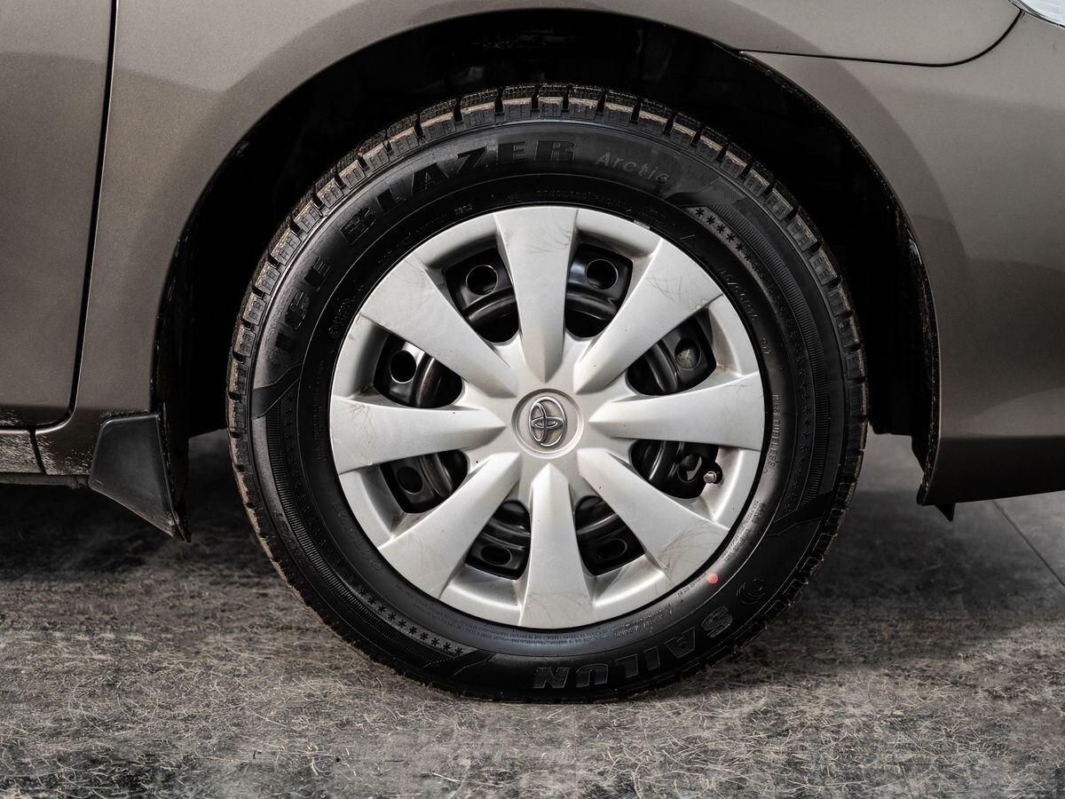 Toyota Corolla 2012 - фото автомобиля