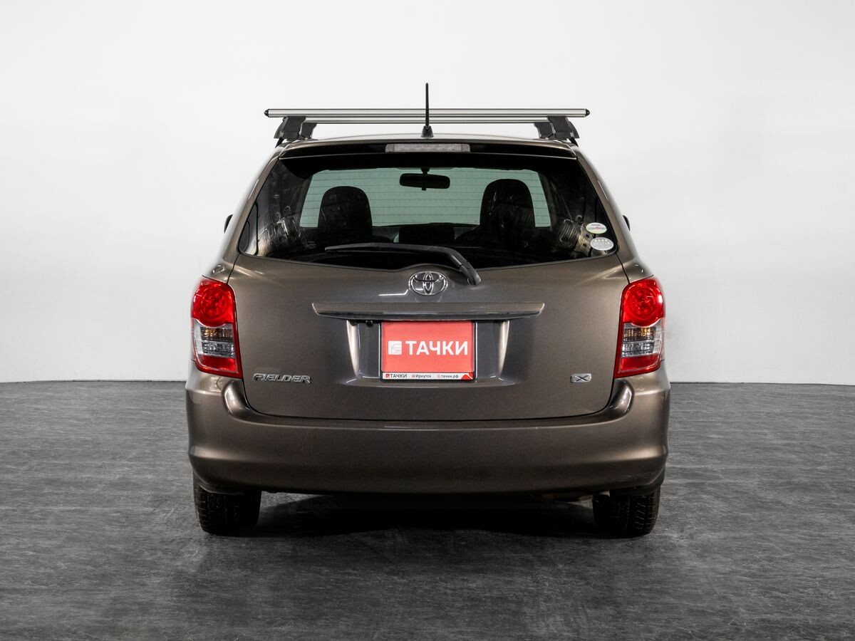 Toyota Corolla 2012 - фото автомобиля