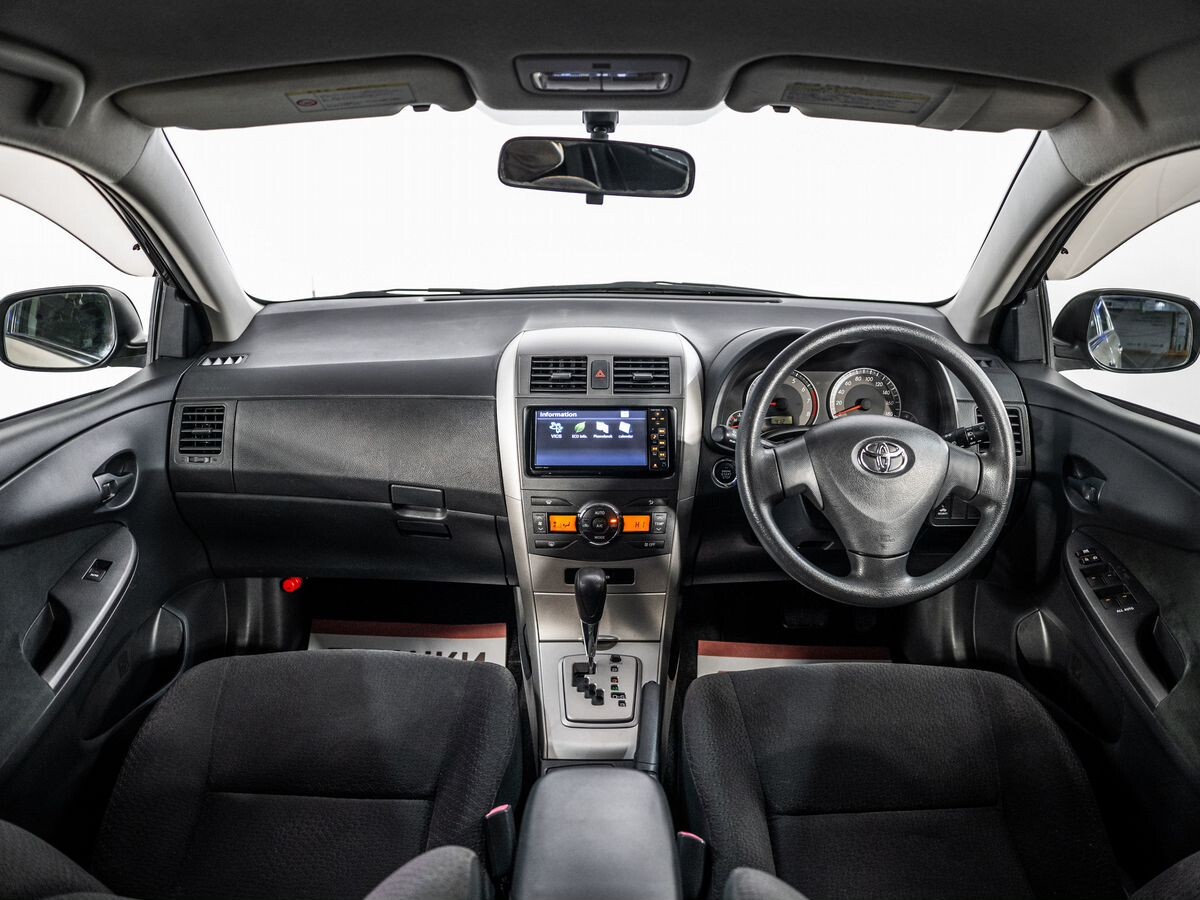 Toyota Corolla 2012 - фото автомобиля