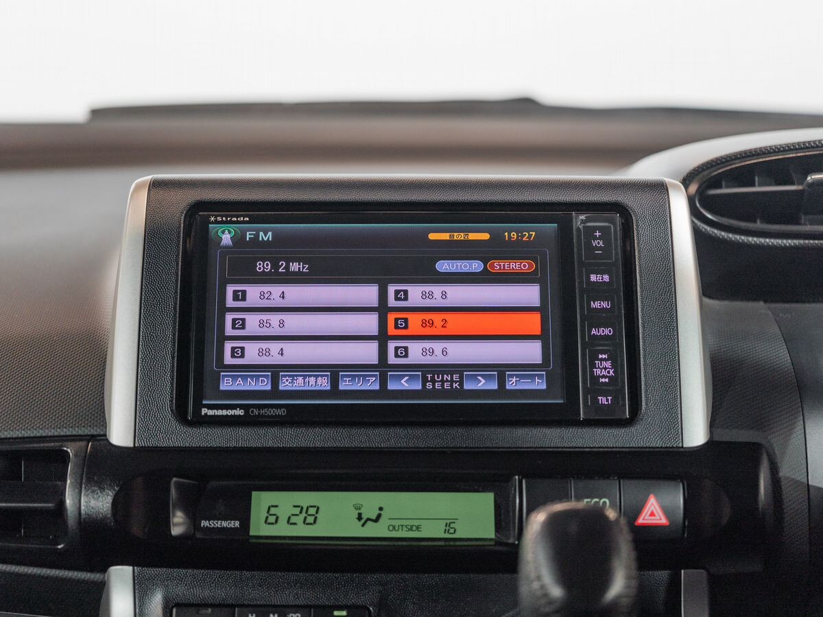 Toyota Wish 2011 - фото автомобиля