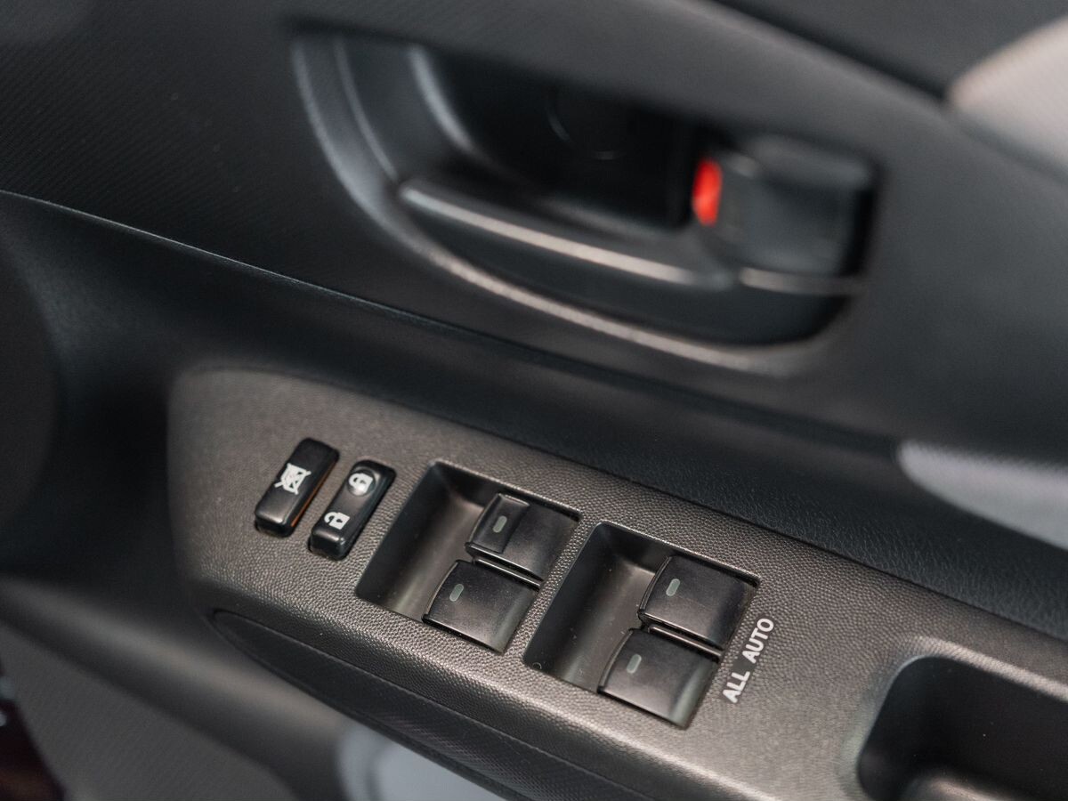 Toyota Wish 2011 - фото автомобиля