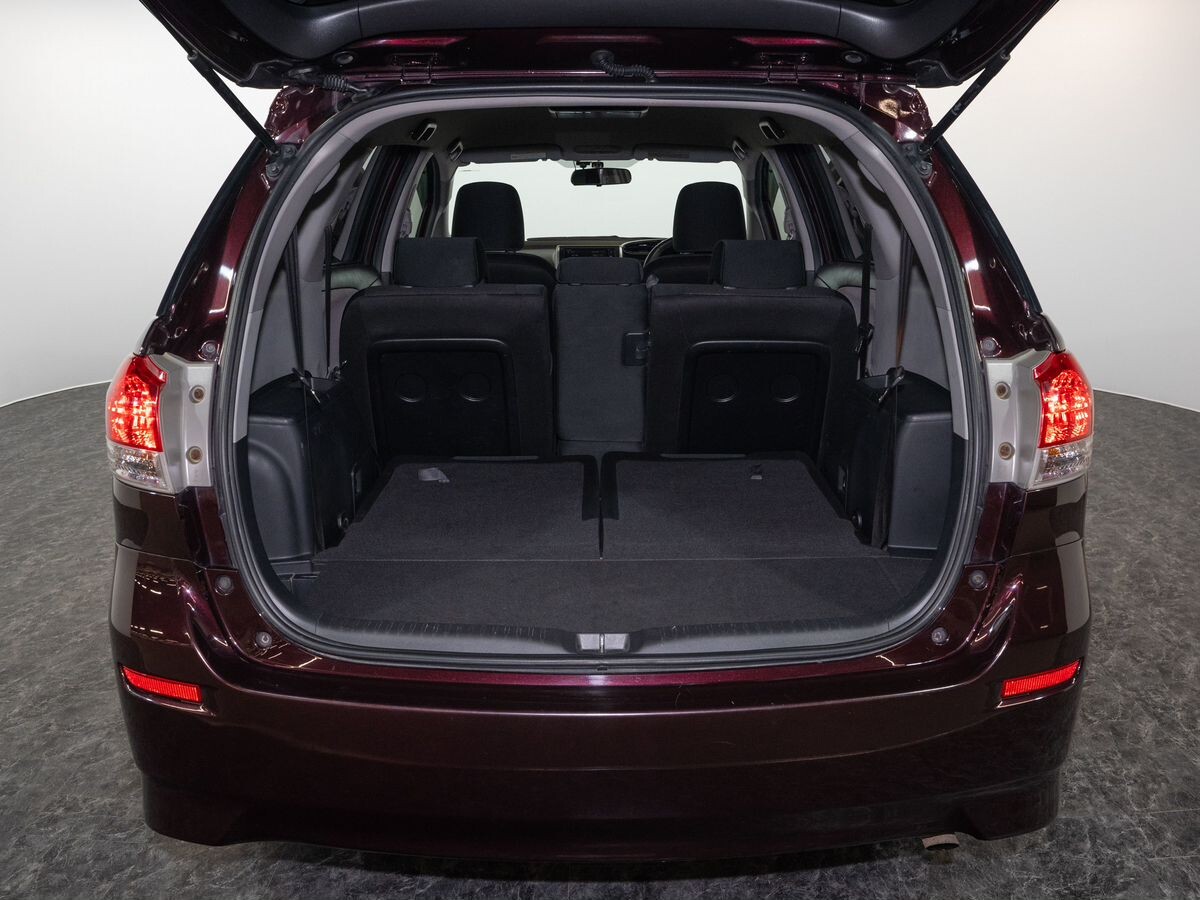 Toyota Wish 2011 - фото автомобиля