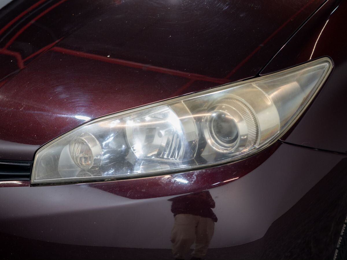 Toyota Wish 2011 - фото автомобиля