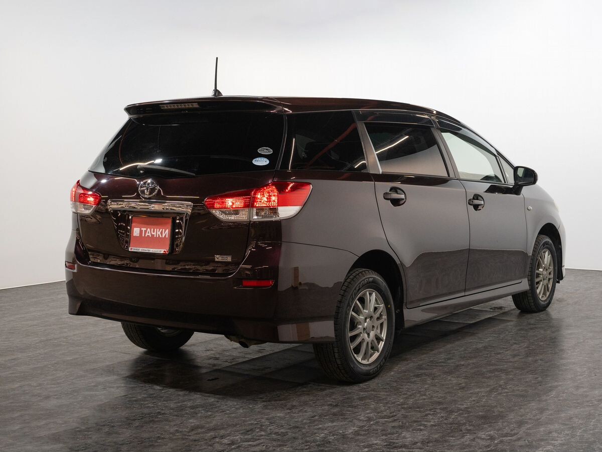 Toyota Wish 2011 - фото автомобиля
