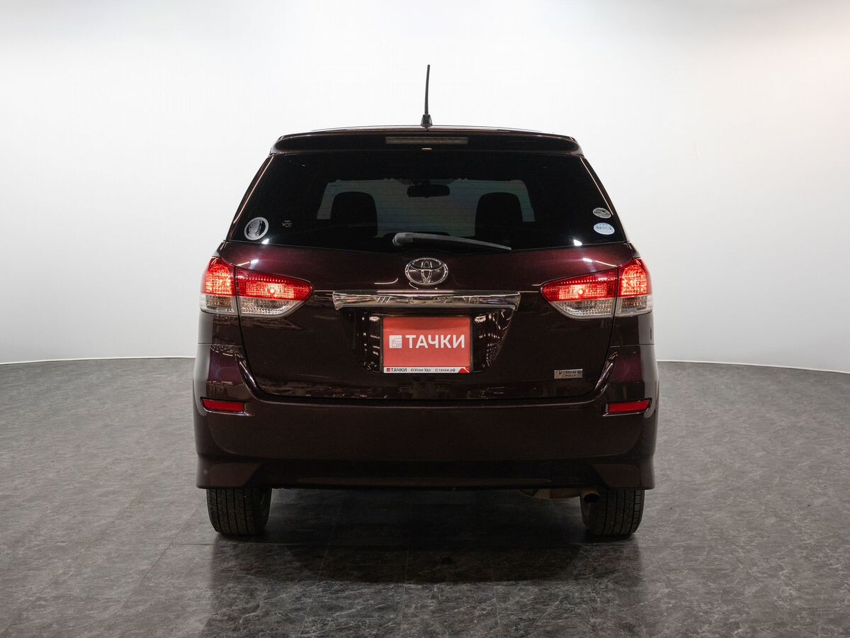 Toyota Wish 2011 - фото автомобиля