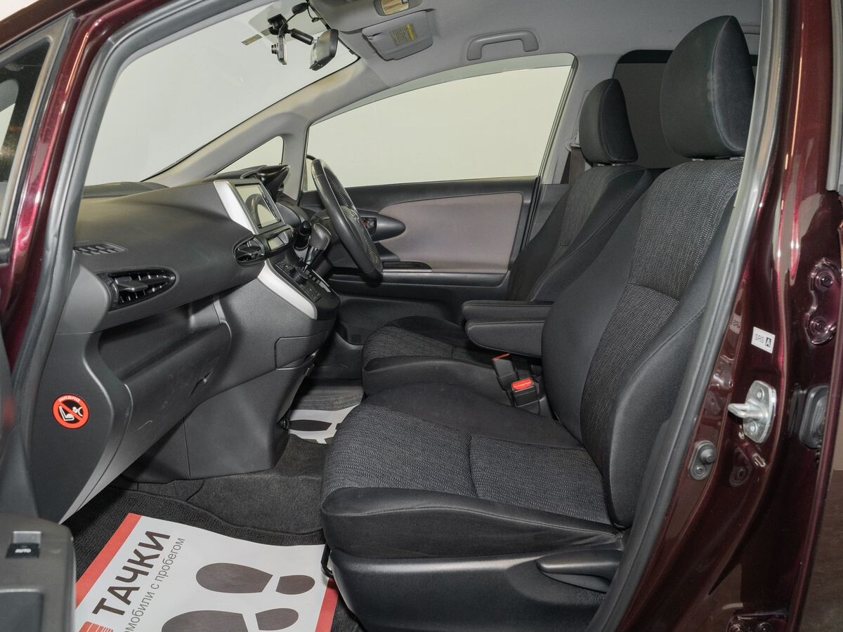 Toyota Wish 2011 - фото автомобиля