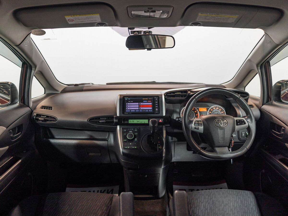 Toyota Wish 2011 - фото автомобиля