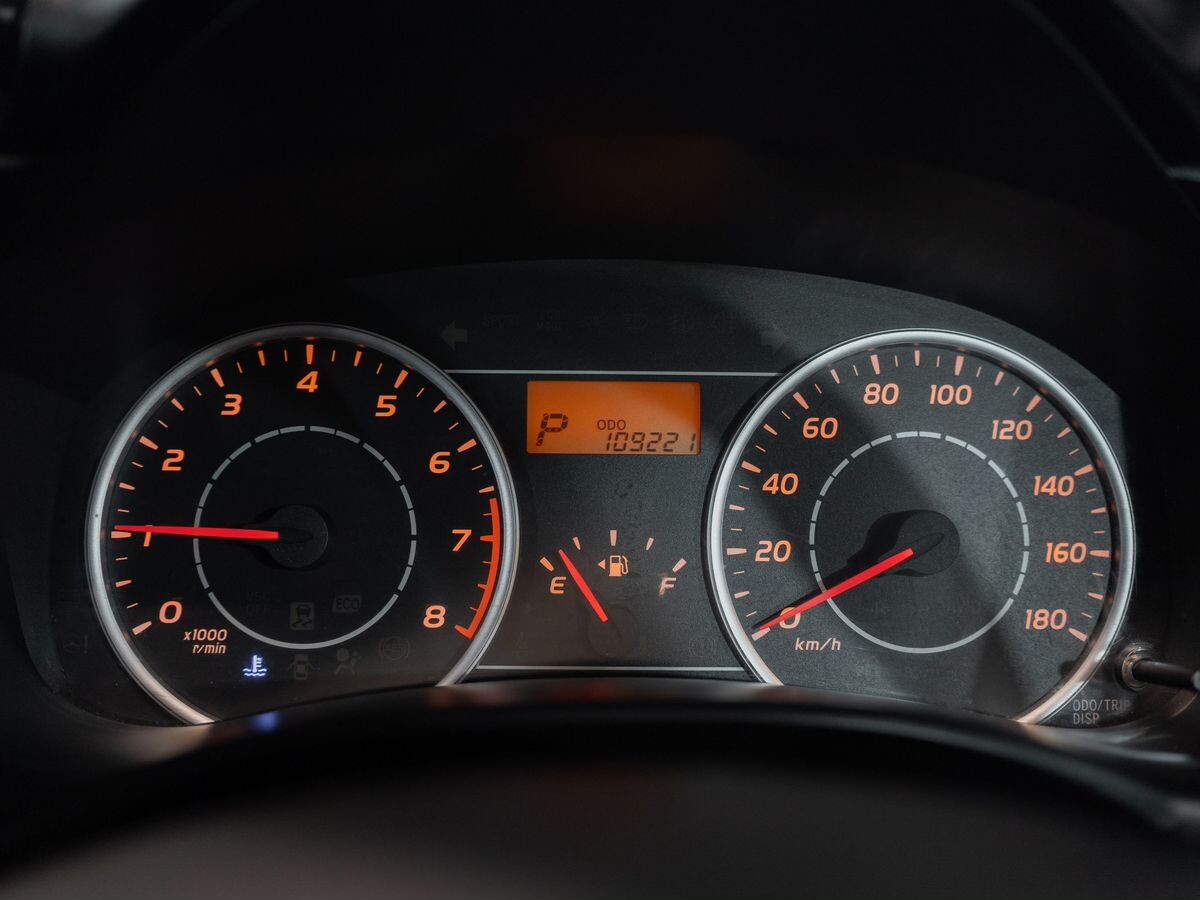 Toyota Wish 2011 - фото автомобиля