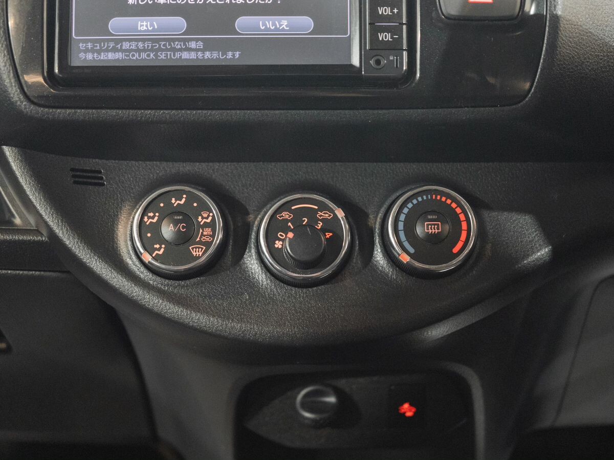 Toyota Vitz 2017 - фото автомобиля