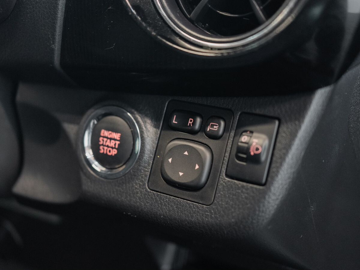 Toyota Vitz 2017 - фото автомобиля