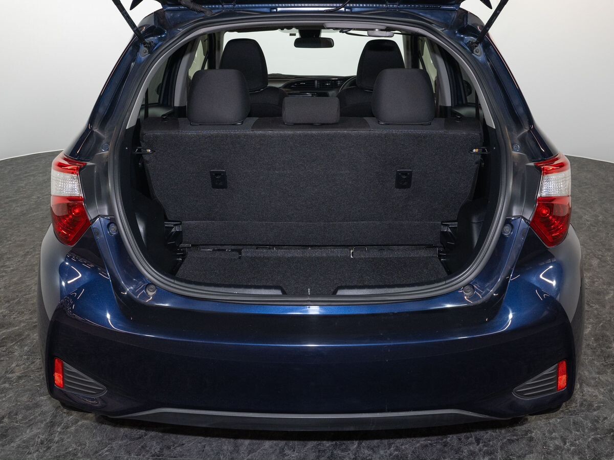 Toyota Vitz 2017 - фото автомобиля