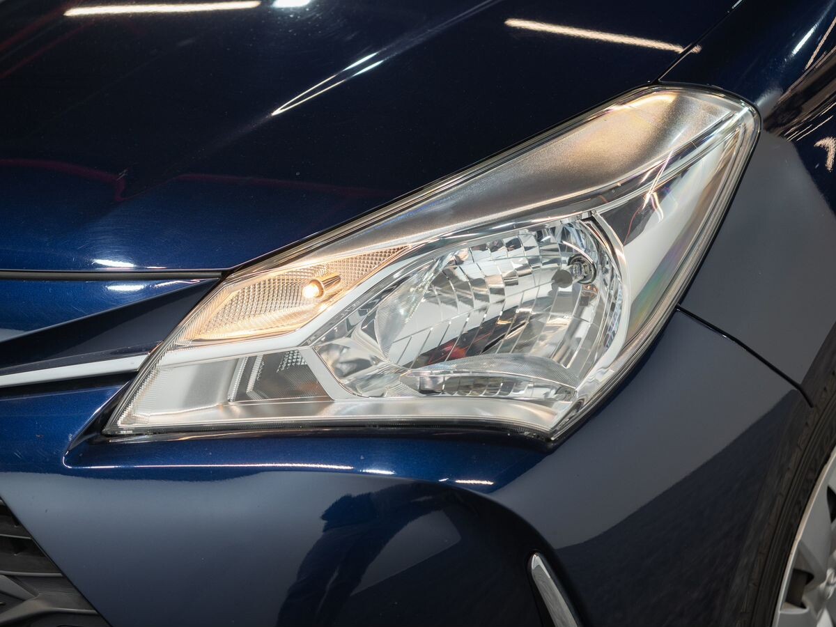 Toyota Vitz 2017 - фото автомобиля