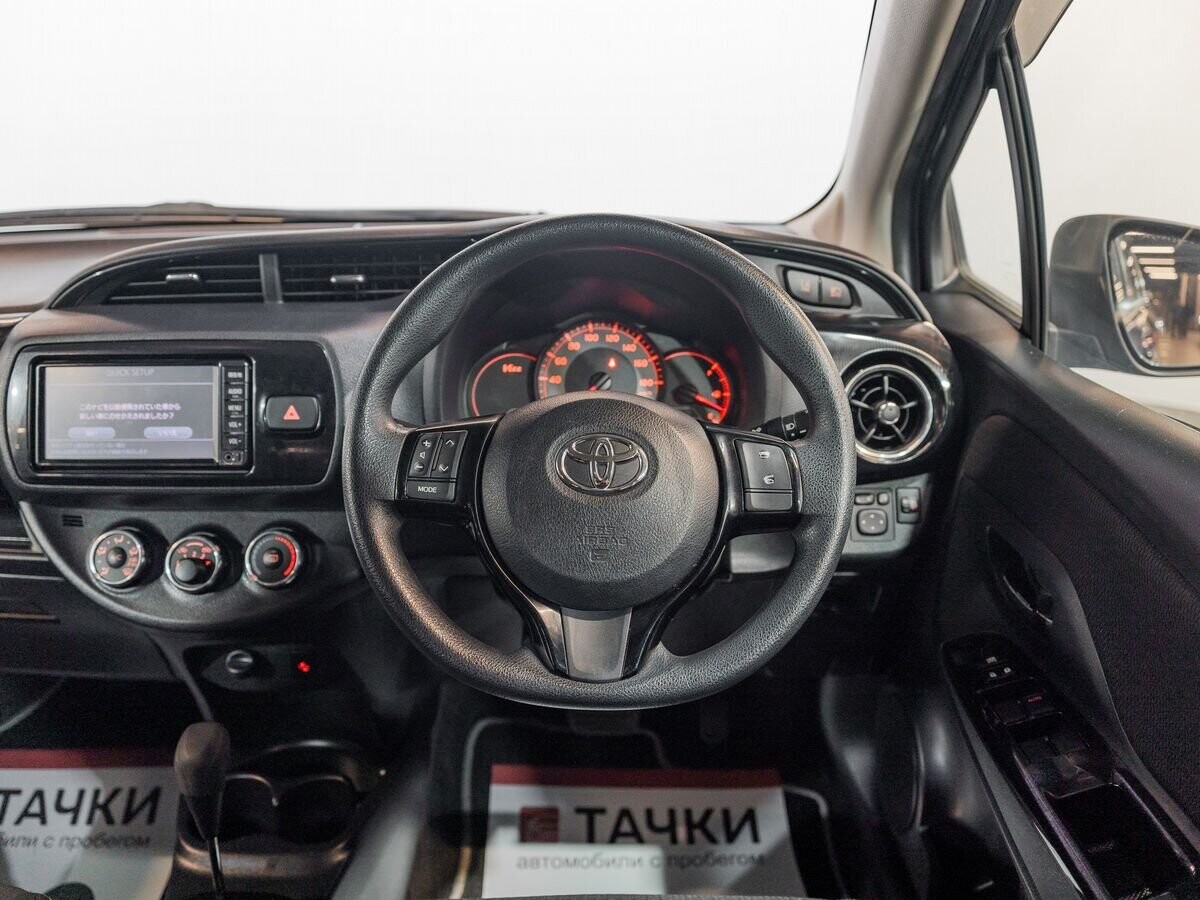 Toyota Vitz 2017 - фото автомобиля